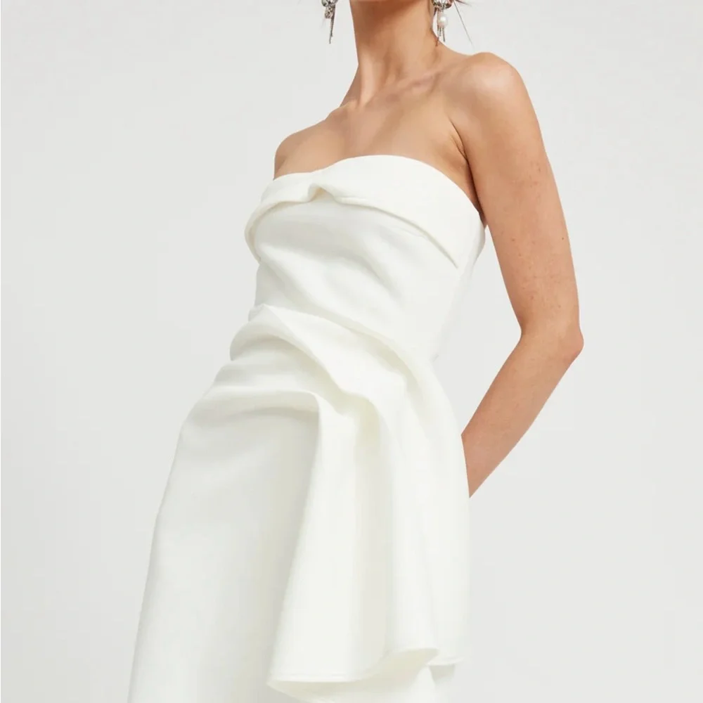 Elegant White Strapless Dress - Picture 4 of 8